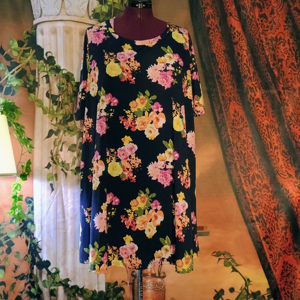 EUC: Tiffany & Grey Sze 3X Black Floral Shift Dress